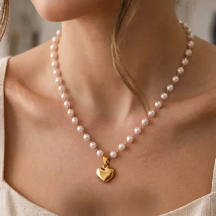 Fio Pérolas Dourado com Coração