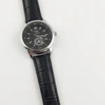 Relógio Preto com Bracelete em Pele Sintética