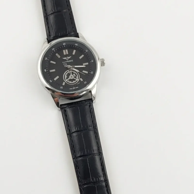 Relógio Preto com Bracelete em Pele Sintética