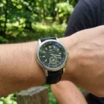 Relógio Preto com Bracelete em Pele Sintética